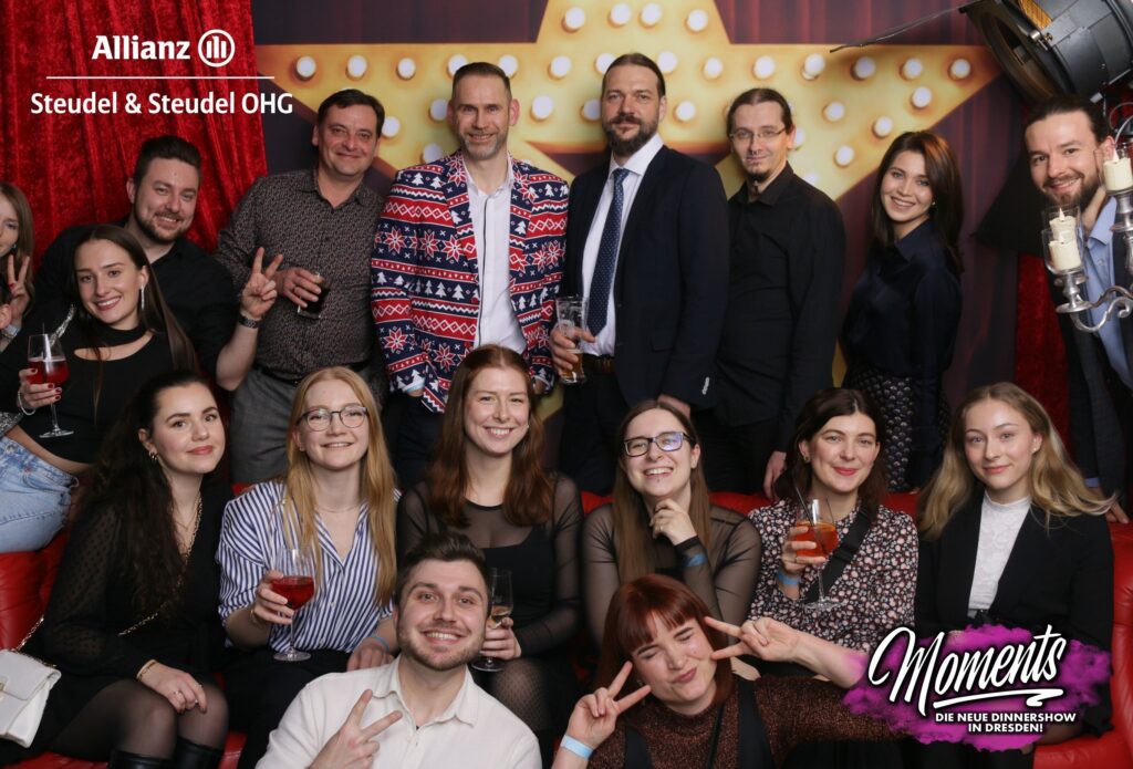 Gruppenfoto beim Kickoff 2024 zu Moments Dresden