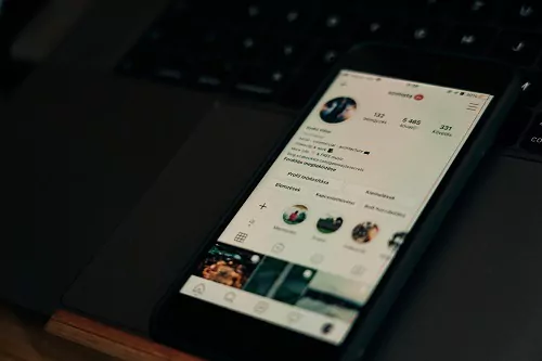 Insta Feed