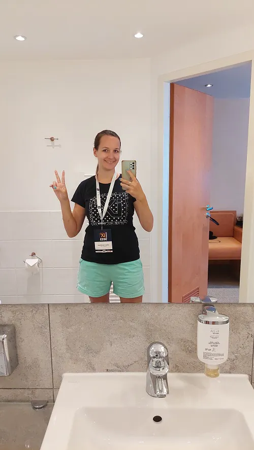 Sarah Selfie